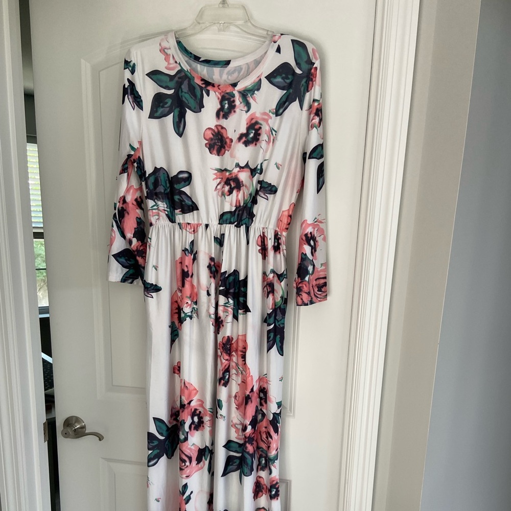 White floral maternity maxi
